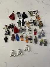 Early 2000s Minifigures lot. Pristine condition. If any questions let me know.