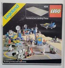 VINTAGE LEGO 454 Two Lunar Landing Plates with Cardboard sleave 1979