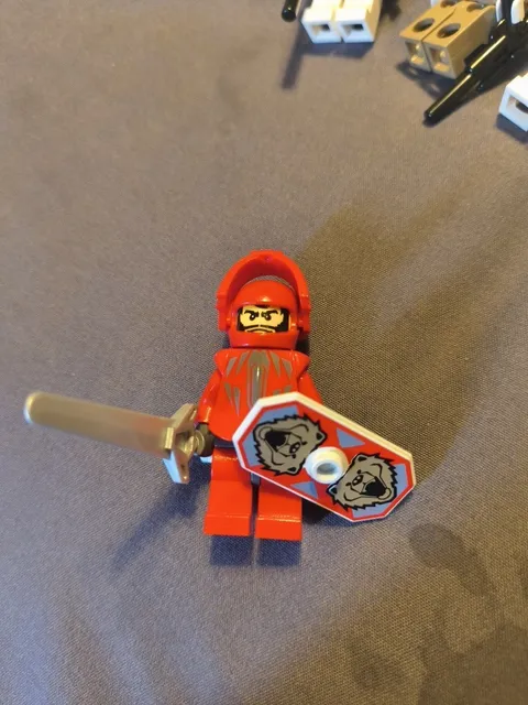 Lego Santis Minifigure w/ Armor Plain Torso 8781 8780 8778  Sword & Shield