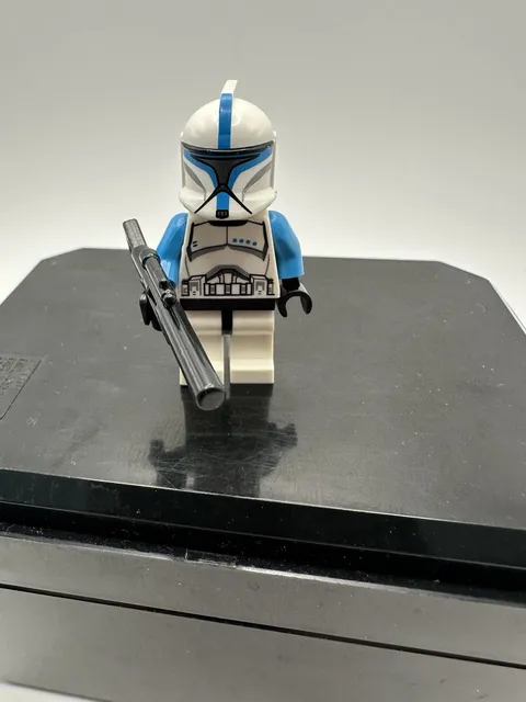 Lego Star Wars Clone Trooper Lieutenant (Phase 1) - Scowl Minifigure sw0502