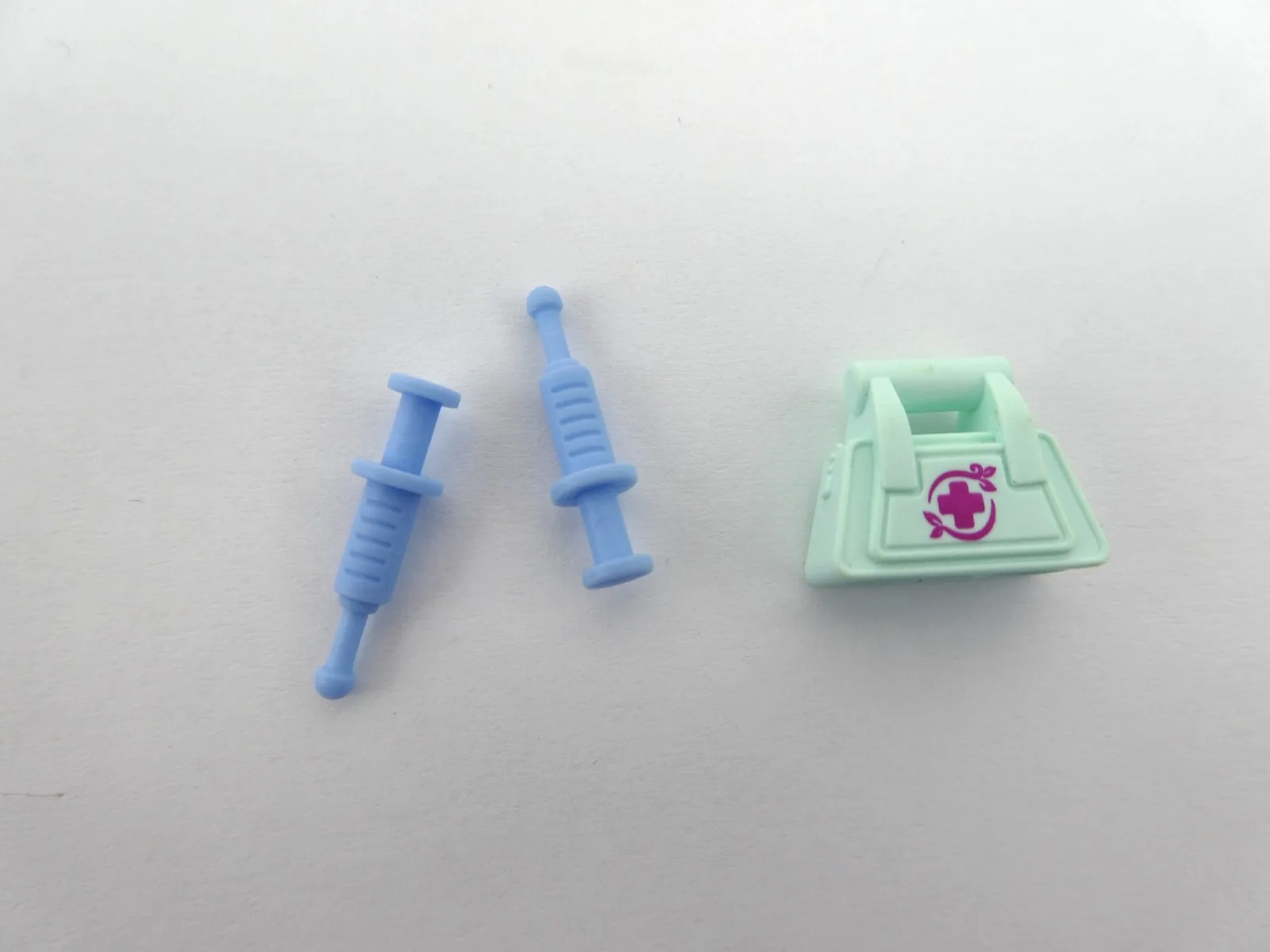 Lego Friends Light Blue Medical Bag (06-B02) and 2 Blue Syringes (98393i)