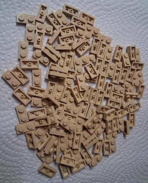 A Lego Lot 132 Tan 1 x 2 Plate 3023 75313 10253 21005 10307