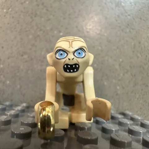 LEGO LOTR Gollum lor003 2012 Minifigure With Gold One Ring COMPLETE