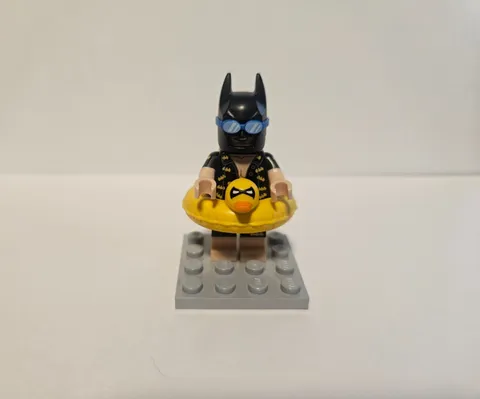 LEGO BATMAN MINIFIGURE - VACATION BATMAN -  LEGO BATMAN MOVIE Set 71017