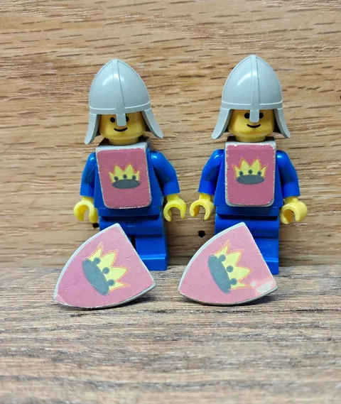 VINTAGE LEGO YELLOW CASTLE 6075 375 BLUE CROWN KNIGHT MINIFIGURE Lot Of 2