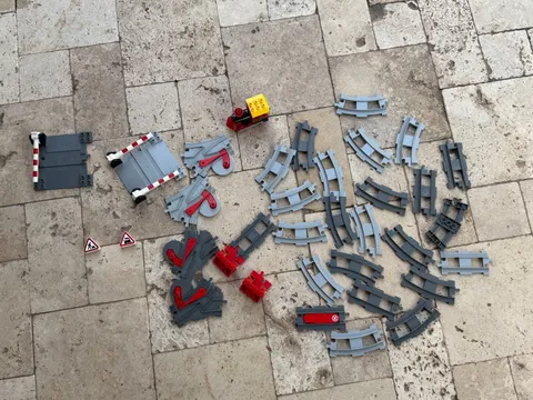 Lego DUPLO Train Tracks Expansion Pack (4 switch tracks, 2 road crossing)