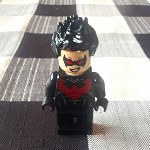 LEGO DC Nightwing Minifigure Black Suit with Red Chest Emblem, Black Spiky Hair