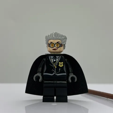LEGO Madam Rolanda Hooch Minifig HP106 Harry Potter 4737 Quidditch Match