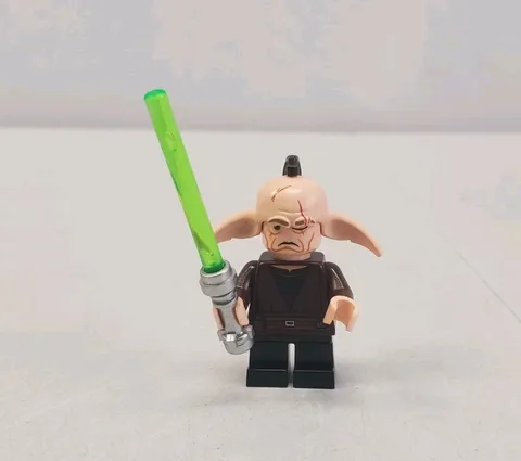 LEGO Star Wars Even Piell Minifigure W/ Lightsaber sew0392 From Set 9498 