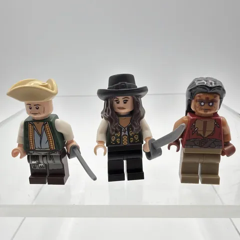 LEGO Pirates Caribbean Angelica, Chef, Pirate  4195 Queen Anne's Revenge Minifig