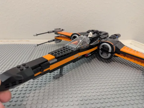 LEGO Star Wars Poe's X-Wing Fighter 75102 717pcs BB-8 Poe Dameron