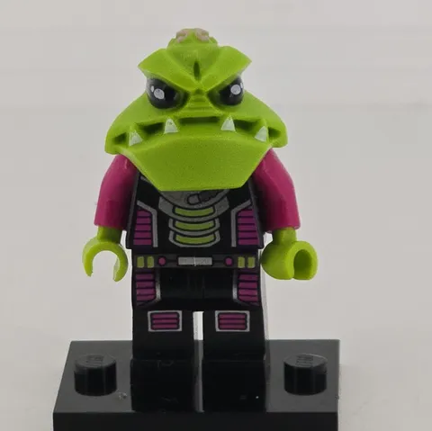 Lego Mini Figure Alien Conquest Alien Warrior 
