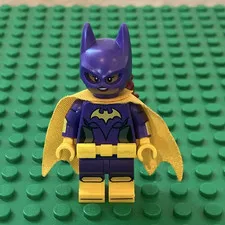 LEGO Batman Movie Batgirl Minifigure Purple Suit Yellow Cape AUTHENTIC