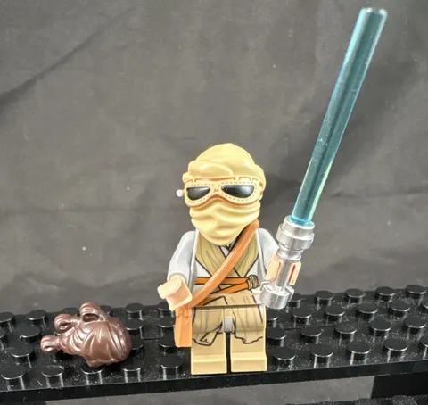 LEGO Star Wars Rey Minifigure w/ Blue Lightsaber, Head Wrap & Hair SW0677