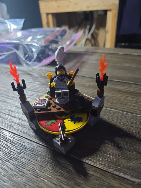 LEGO 4701 - Sorting Hat - Harry Potter- Complete - No Box Or Instructions
