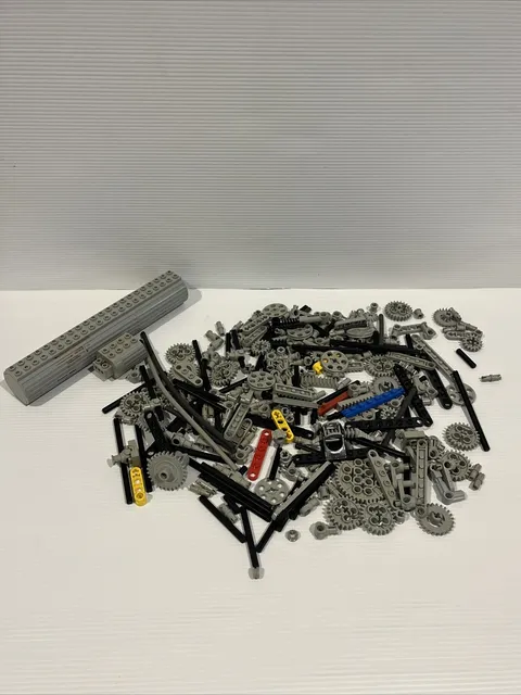 Lego Technic Vintage Job Lot Cogs Pieces Motor 4.5v 1032 Pieces Spare Parts 1980