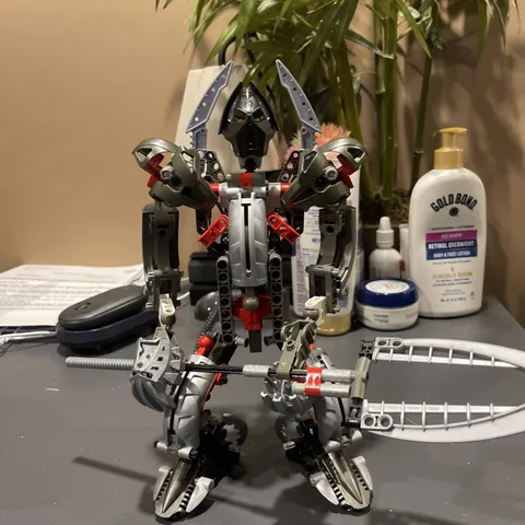 LEGO BIONICLE: Takutanuva (10201) w/ movie edition Kraakhan