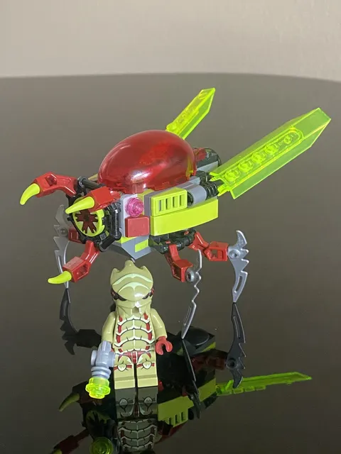 Lego Galaxy Squad - Space Swarmer Vehicle and Minifigure