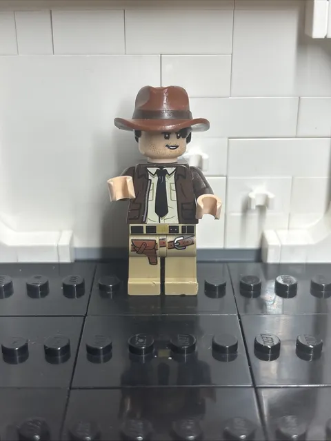 new LEGO Indiana Jones Minifig - The Last Crusade, printed necktie and holster