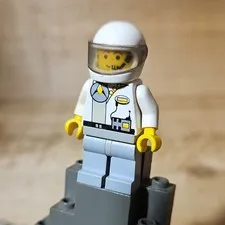 LEGO Plastic Police Officer Minifigure White Helmet w/ Visor Light Gray Uniform
