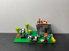 LEGO Minecraft: The Panda Nursery (21158) | Pre-Built