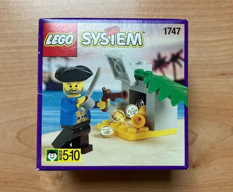 Lego Vintage Pirate 1747 Treasure Surprise New Sealed /New Sealed / NOT 1802
