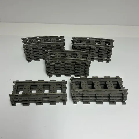 Lego 9V Train Track Lot 25 Pieces Old Dark Grey 18 Curved 2867 & 7 Straight 2865