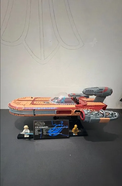 LEGO Star Wars Luke Skywalker’s X-34 Landspeeder