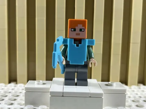 LEGO® Minecraft™ Minecraft Alex minifigure - Lego Azure Diamond Chest Plate