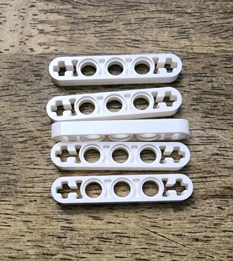 LEGO White Technic, Liftarm Thin 1 x 5 - Axle Holes. QTY 5. Part No. 11478.