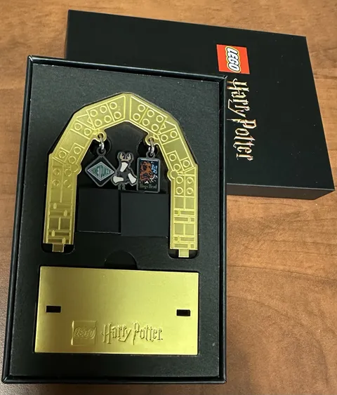 LEGO 5009867 Harry Potter Hogsmeade Metal Sign GWP Promo NEW