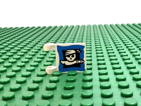 LEGO White Flag 2 x 2 w Skull Bandana Cutlass Blue Background 7072 7074#2335px21