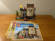 LEGO CREATOR: Park Street Townhouse (31065) -- COMPLETE