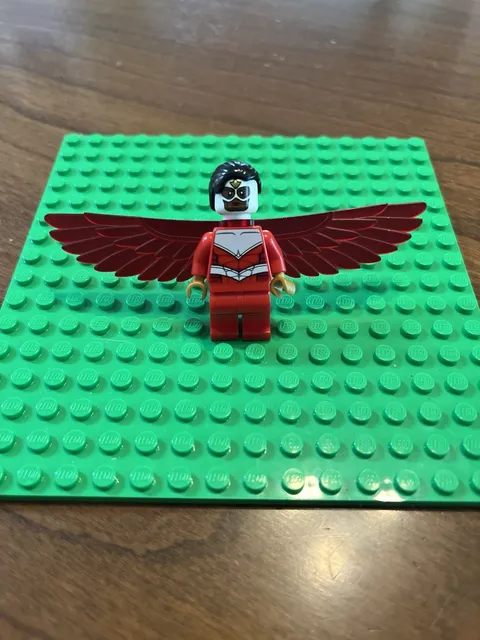Lego Falcon Marvel Super Heroes Minifigure 76018 Hulk Lab Smash sh009 Retired