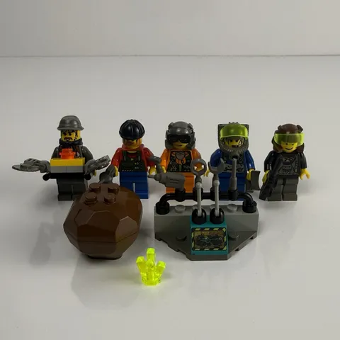 Lego 4930 Rock Raiders Crew Mini figures Set 1999 Vintage 100% Complete