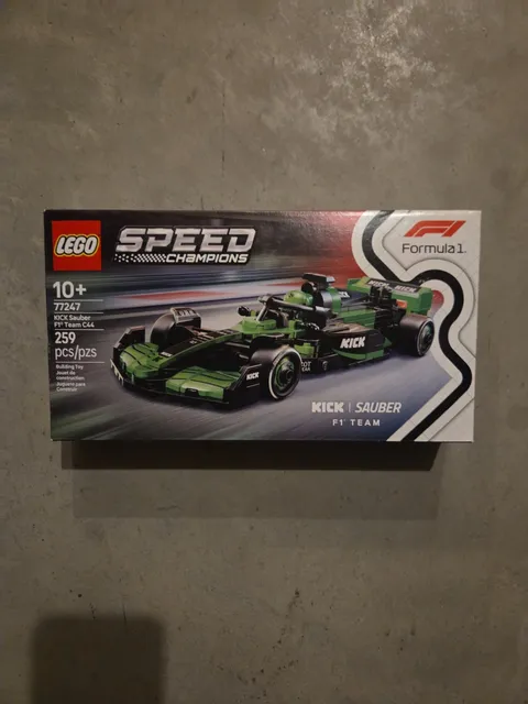LEGO SPEED CHAMPIONS: Kick Sauber F1 Team C44 Race Car (77247)