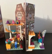 LEGO Harry Potter Set 4723: Diagon Alley Shops 99% Complete With Manual