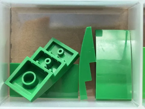 LEGO Parts - Green Slope, Curved 4 x 2 - No 93606 - QTY 5
