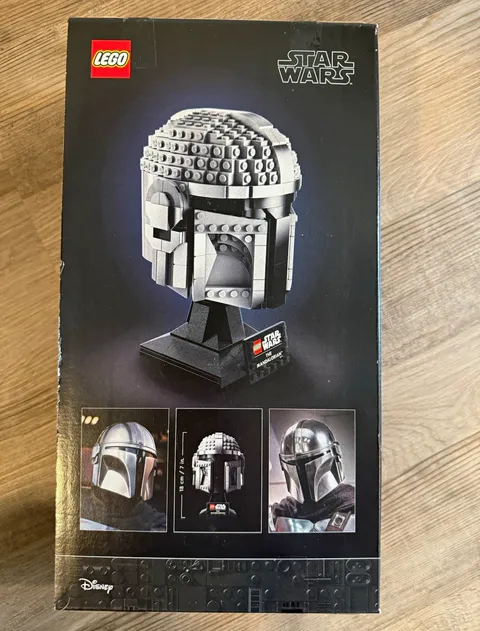 LEGO Star Wars The Mandalorian Helmet 75328 584pcs 18+ Display Stand