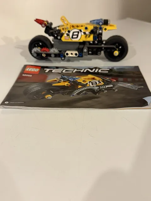 LEGO TECHNIC: Stunt Bike (42058)