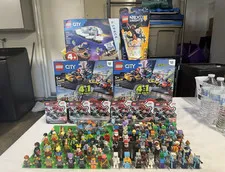 Mini figure Lot w/ Accessories, / Lego city space ,/ Set 60283 4-in-1 Fun Pack