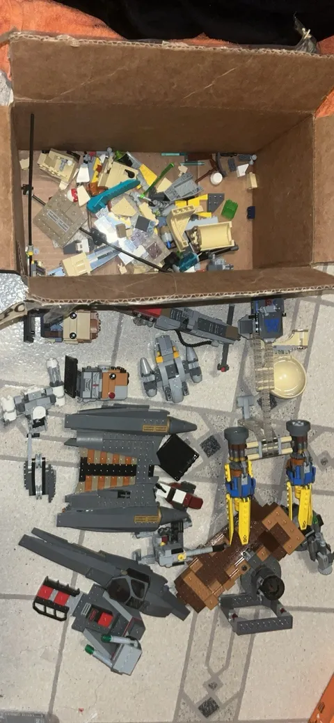 LEGO Star wars Bulk Lot Mixed Bricks & Parts w brick headz
