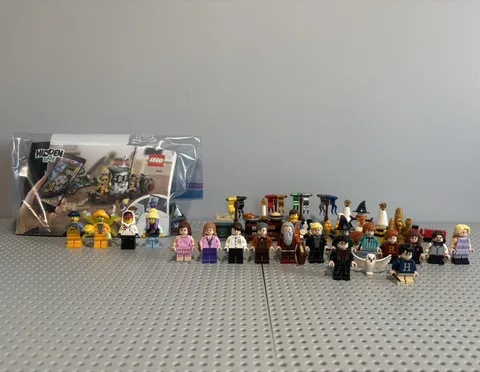 LEGO Harry Potter Minifigures + Lego Hidden Side 70419 set
