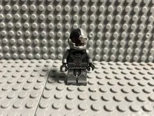 LEGO DC Super Heroes Cyborg Black Gloves Minifigure