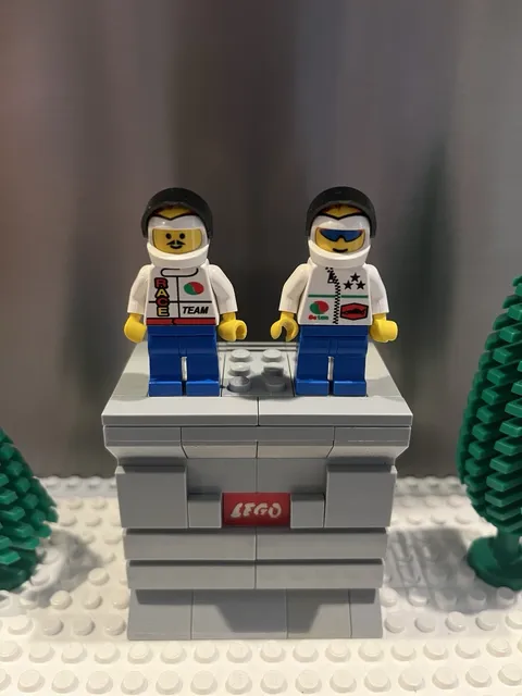 LEGO Octan Race Team Lot Of 2 Minifigures Minifigure with Flame Helmet !