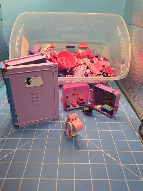 Lego Pink Yoshi Minifigure Super Mario & Misc Pink Purple Assortment Of Pieces
