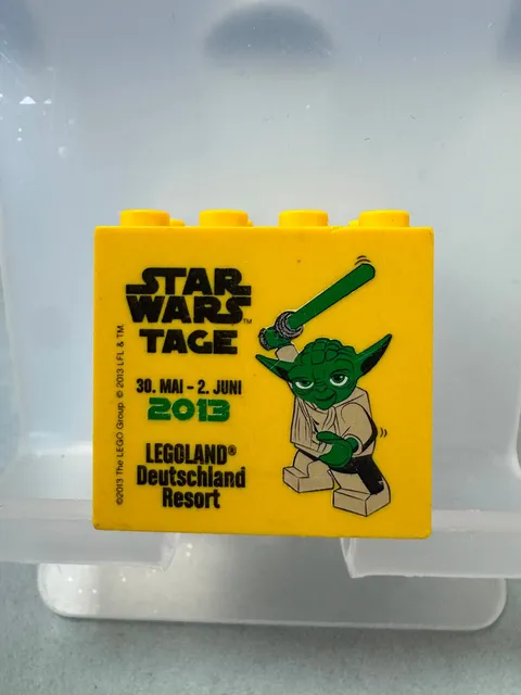 Lego Collectible Brick Custom Brick 2x4x3 Yellow Legoland Star Wars Days 2013