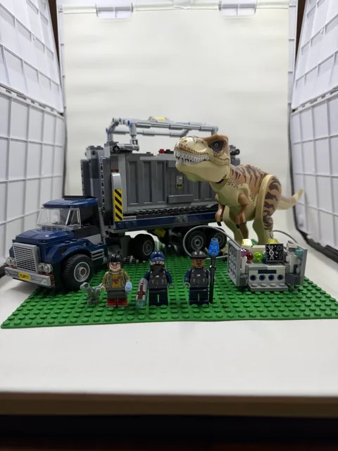 LEGO Jurassic World: T. rex Transport (75933) used 100% complete + instructions