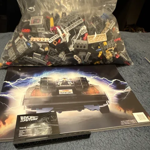 LEGO Icons 10300 Back to the Future Time Machine 