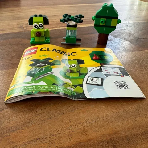 LEGO Classic Green Bricks 11007 Building Kit